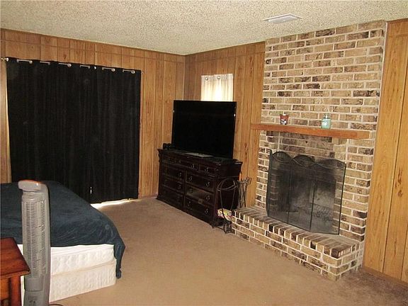3rd image of 2365 Westwood Dr