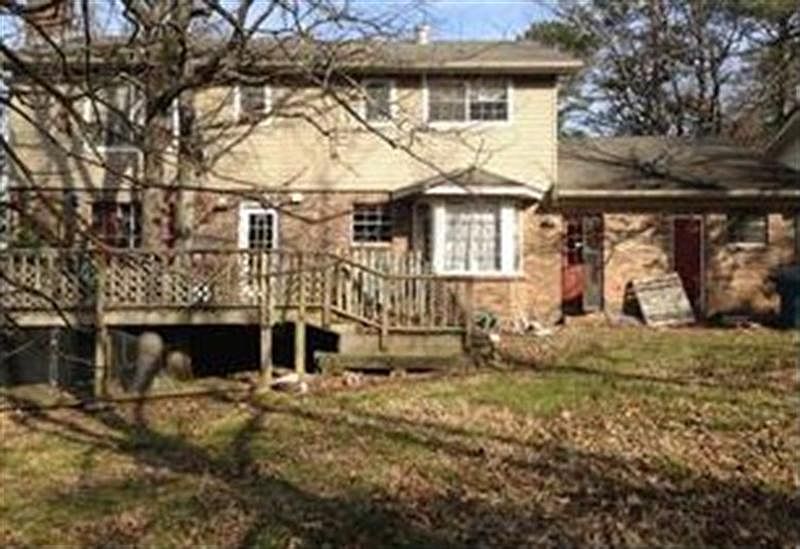 2nd image of 6 Emerald Ct