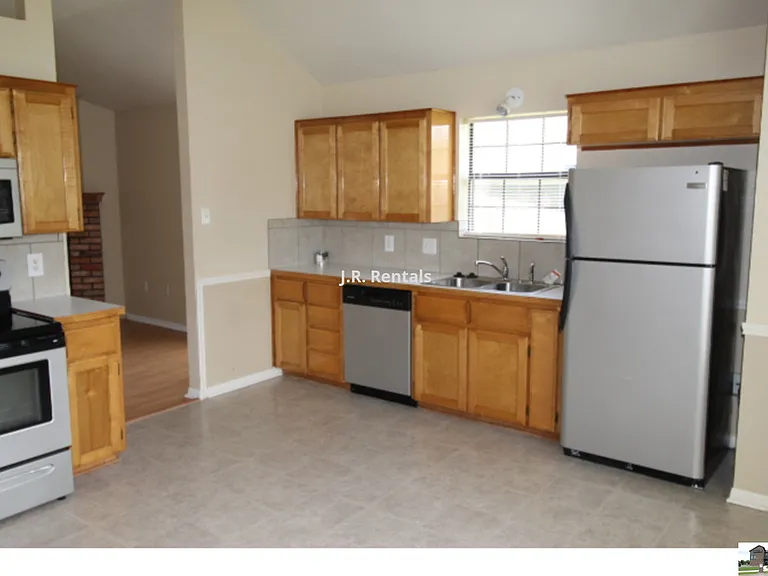 1506 Creek St — Photo 95
