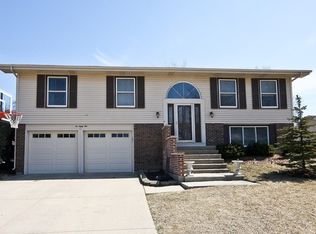 185 Lockwood Ln, Bloomingdale, IL 60108