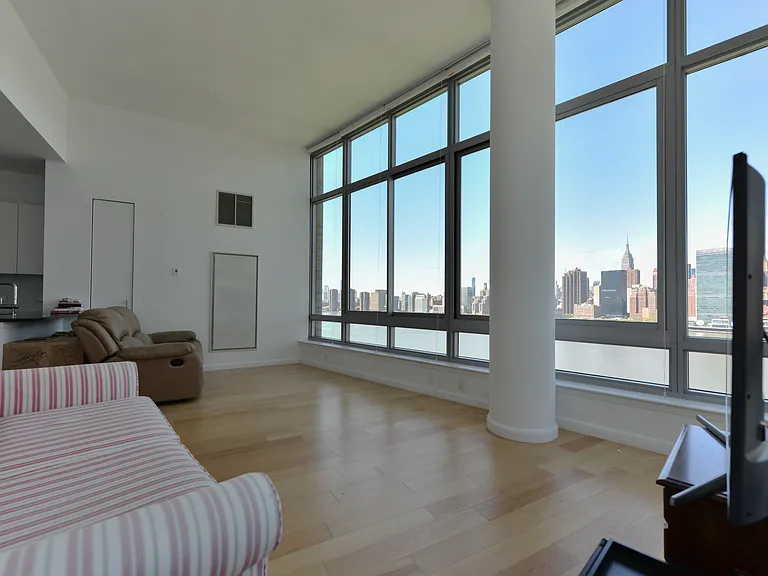 46-30 Center Blvd #1704 — Photo 6