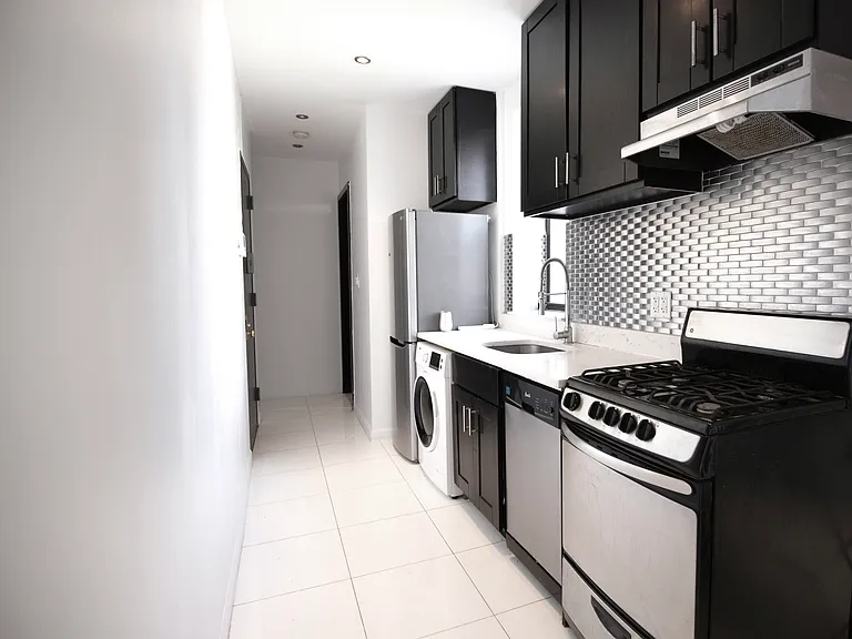 118 W 109th St #2E — Photo 3