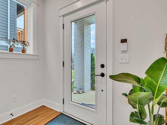 5th image of 530 Edwin St Unit 5