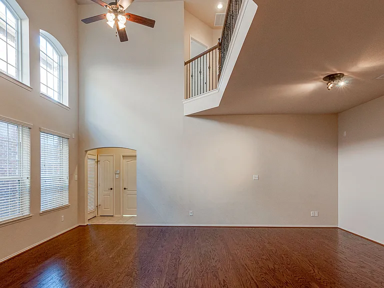 219 Knapford Sta — Photo 16