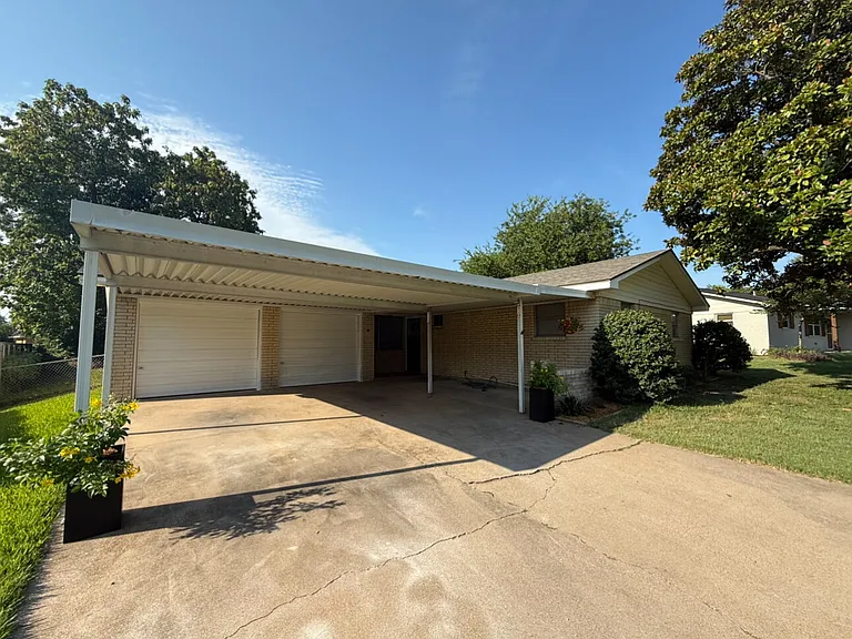 109 Redbud Cir — Photo 5