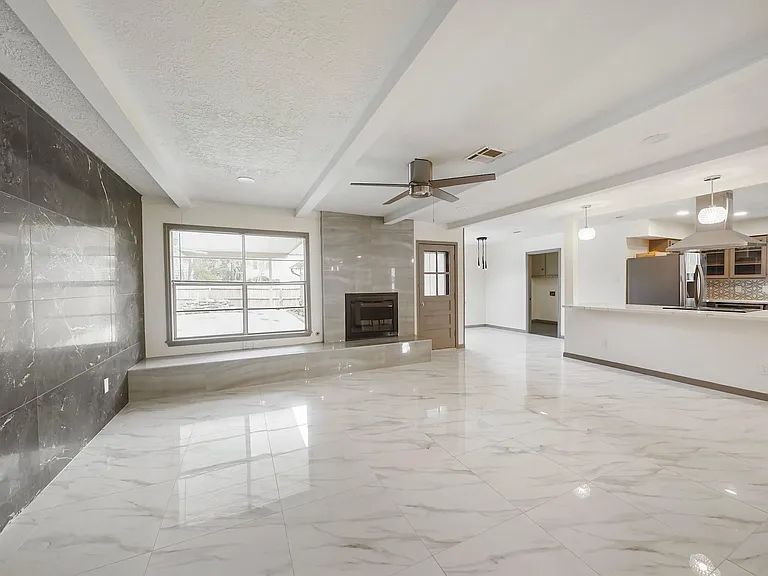 14202 Piping Rock Ln — Photo 2