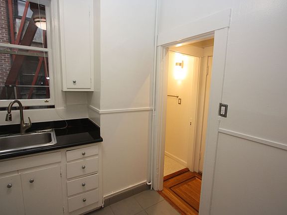 4th image of 839 Jones St APT 9