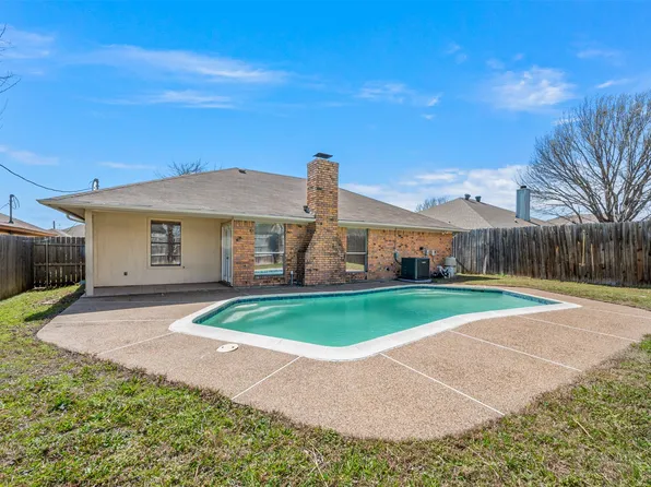 905 Packard Dr, Arlington, TX 76001