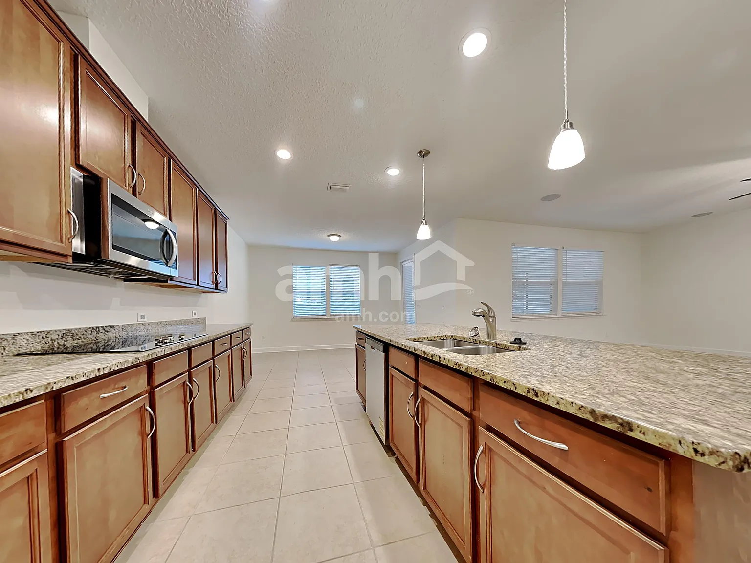 4 bed, 4.0 bath, 2612 sqft, $3,100 — Photo 3
