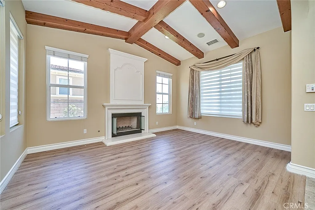 4 bed, 4.5 bath, 4142 sqft, $5,000 — Photo 2