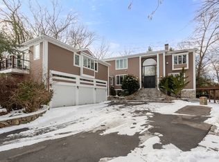 12 Hollywood Dr, Newton, MA 02467