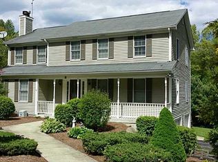 8 Westbound Ct, Johnston, RI 02919
