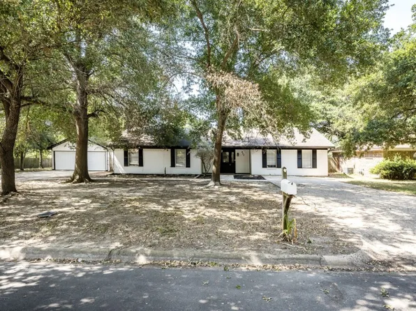 425 Madison Dr, Corsicana, TX 75110