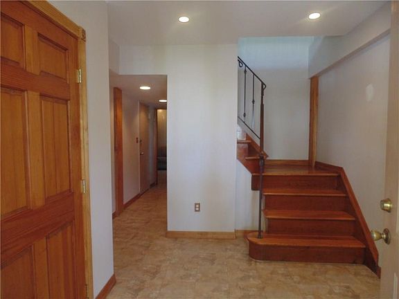 4th image of 20 Massachusetts St