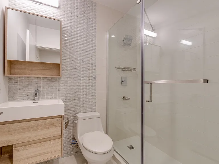 1425 Haro St #203 — Photo 15