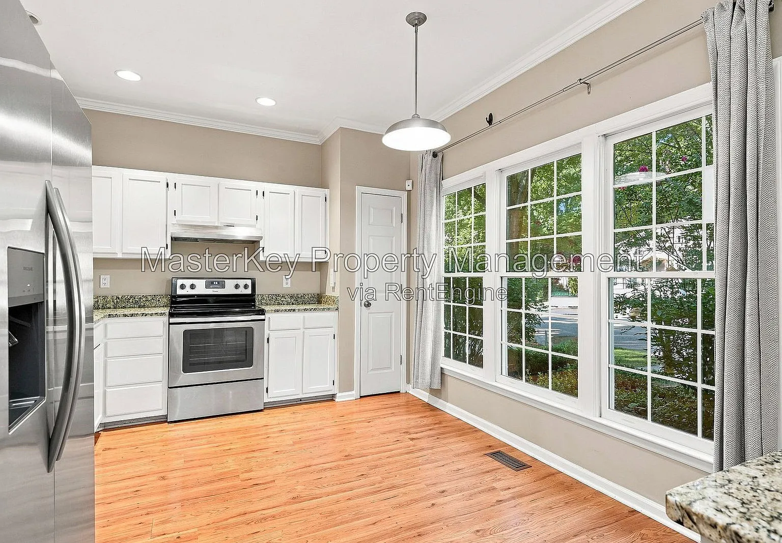3 bed, 2.5 bath, 2470 sqft, $2,395 — Photo 2