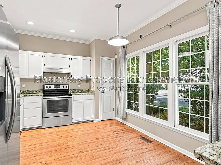 217 Riverwalk Cir — Photo 2