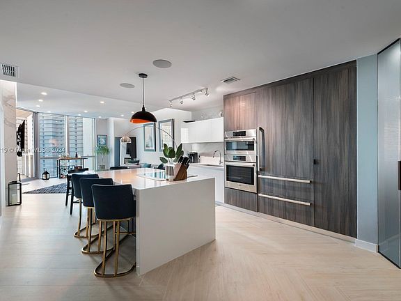 4th image of 851 NE 1st Ave #2505