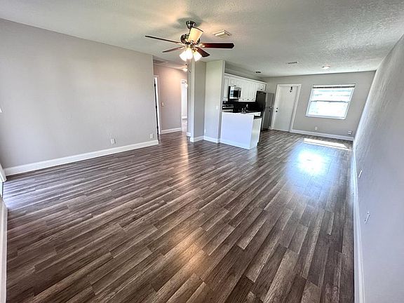 4th image of 848 Center St #3