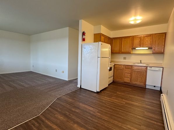 686 Riverview Dr