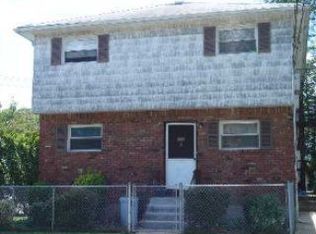 580 Cross St, Westbury, NY 11590