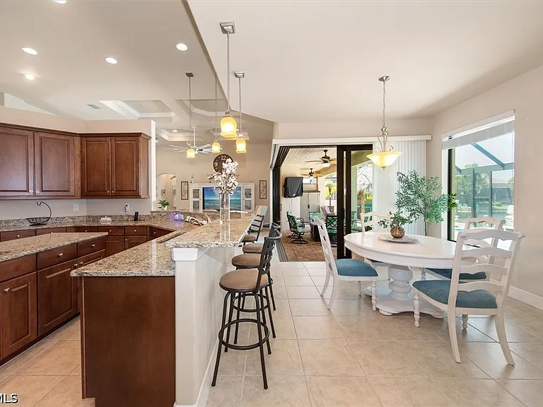 1614 NW 43rd Ave — Photo 8