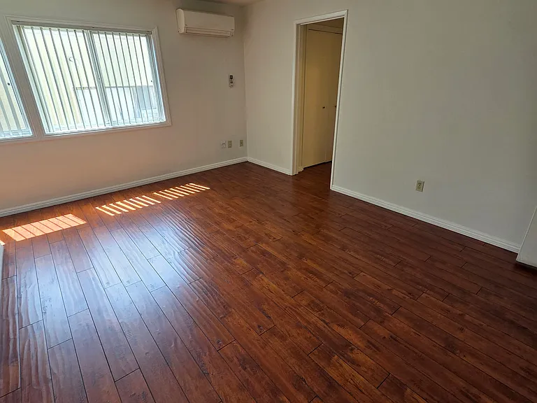 423 S Holt Ave #202 — Photo 10