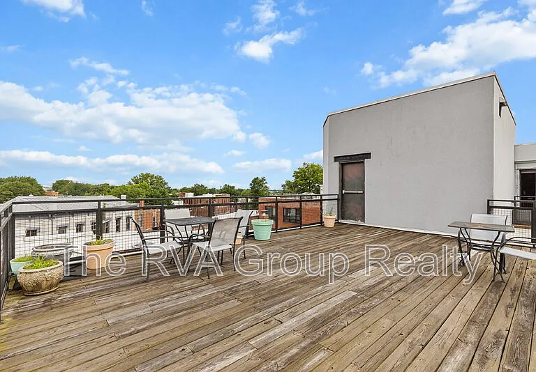 110 W Marshall St #27 — Photo 47