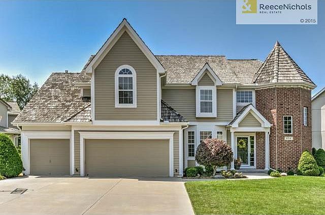 Gorgeous Curb Appeal, Fantastic Landscaping, Brick Turret...your