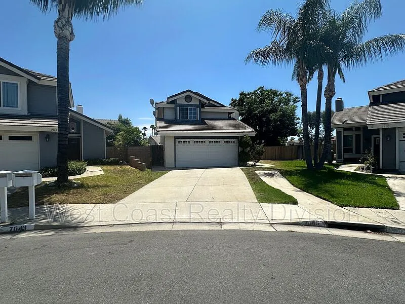 3 bed, 3.0 bath, 1507 sqft, $3,300 — Photo 2