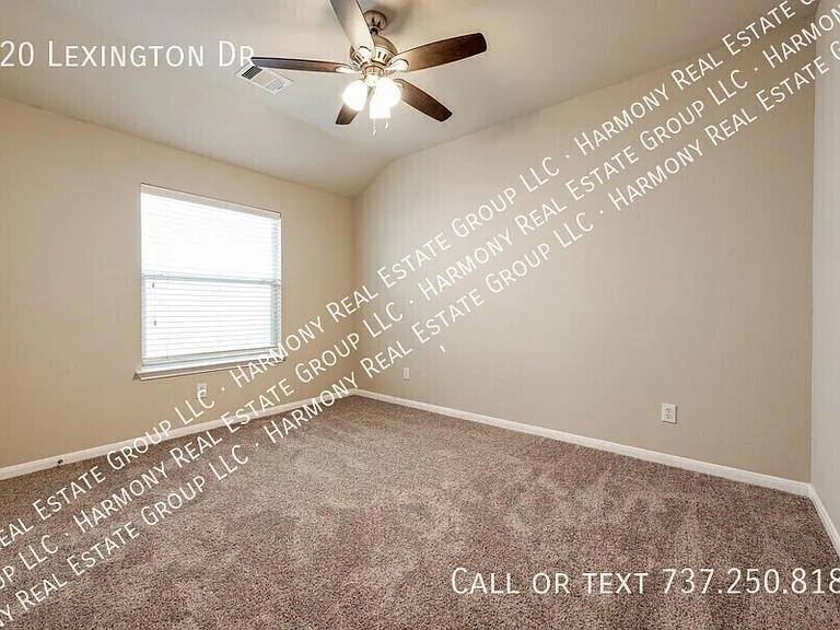 220 Lexington Dr — Photo 12