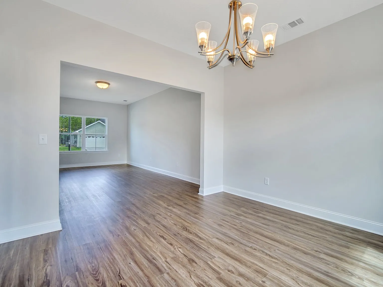 4 bed, 2.0 bath, 2104 sqft, $2,395 — Photo 4