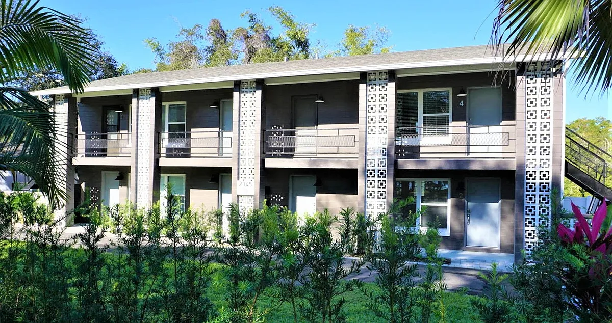 Building Photo - 2045 S Lakemont Ave