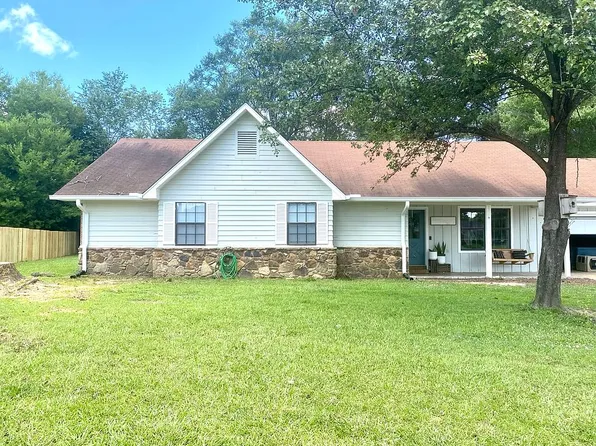 131 Lakeover Dr W, Columbus, MS 39702