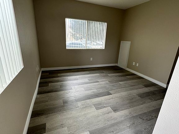 4th image of 20609 Seine Ave #V