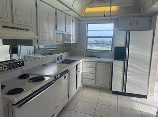 1400 Saint Charles Pl APT 605, Hollywood, FL 33026