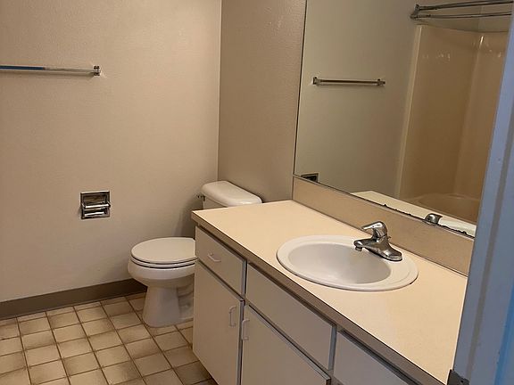 4th image of 212 NE 43rd Ave #212