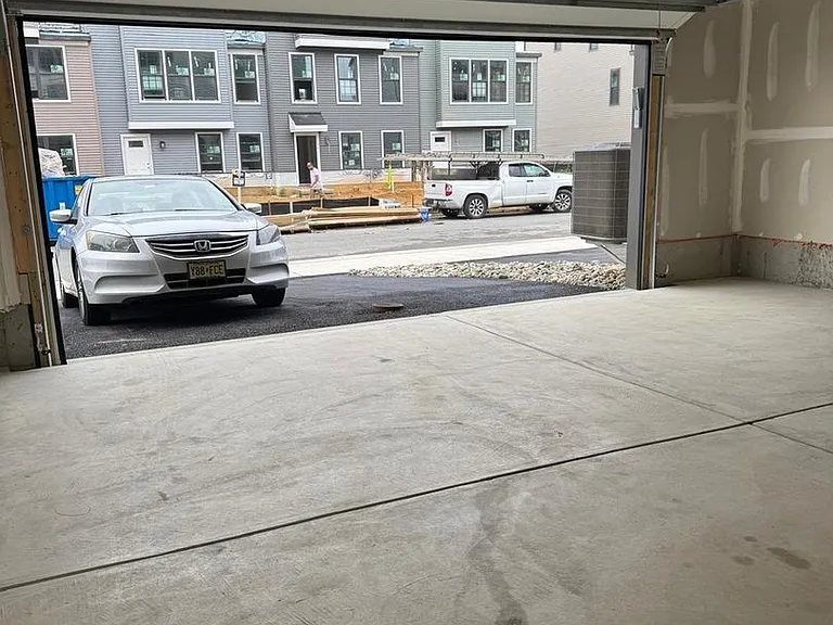 250 E Main St — Photo 33