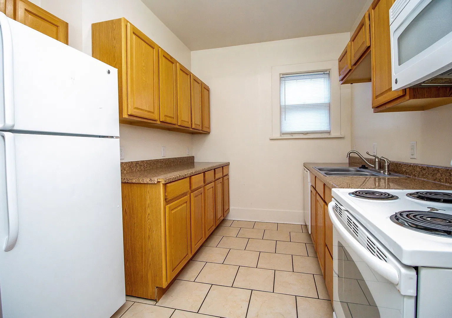4bed/2bath House right Downtown!! — Photo 4