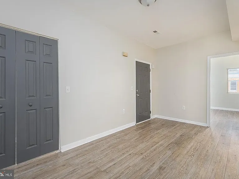 2444 Druid Hill Ave — Photo 4