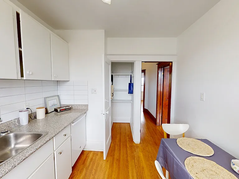 275 Oakwood Ave — Photo 9