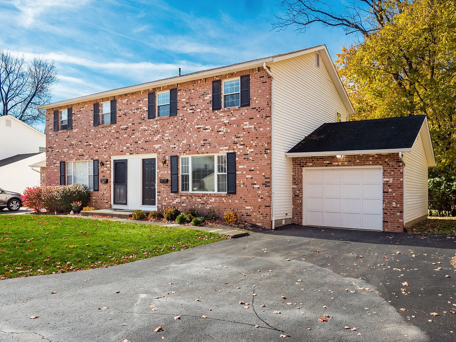 3 bed, 1.5 bath, 1700 sqft, $2,100 — Photo 2