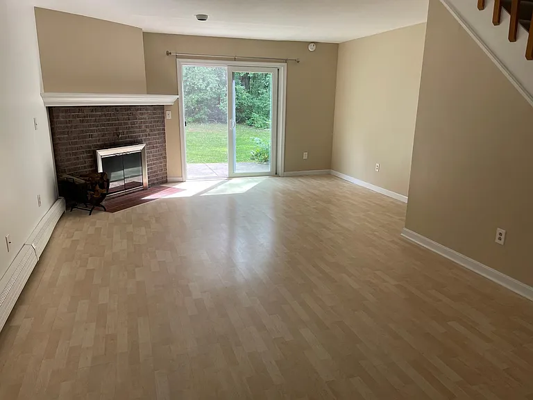 182 Locust Hill Rd — Photo 6