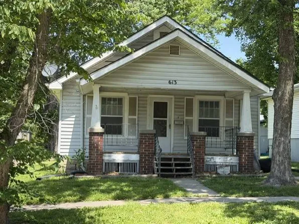 613 E 6th St, Cameron, MO 64429