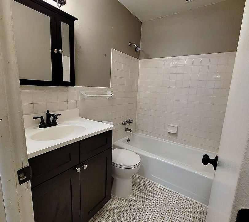 1st image of 441 Lynnhurst Ave W #4