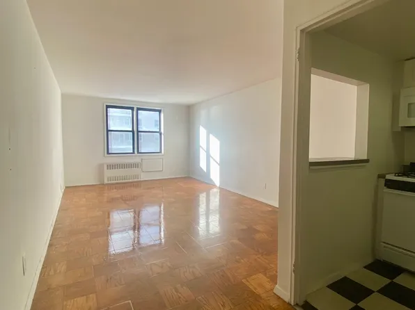(undisclosed Address), Long Beach, NY 11561