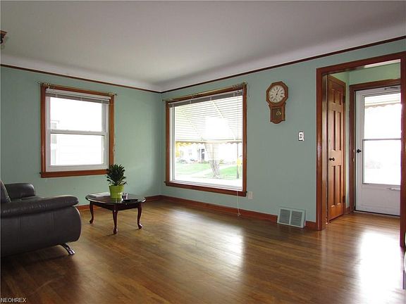 3rd image of 8614 Beech Ave