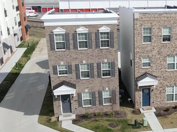 9465 Vandervoort Ct, Crestwood, MO 63126