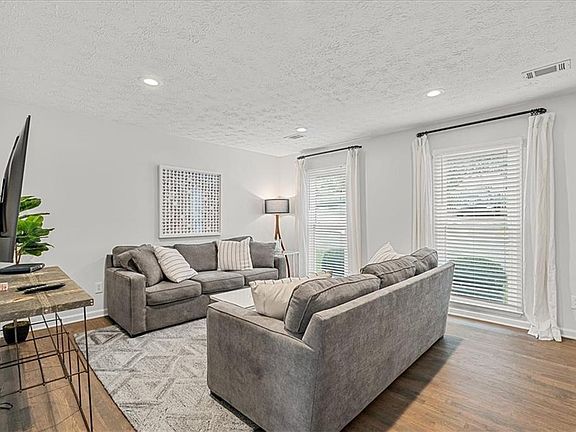 3rd image of 840 Rosedale Ave SE #B