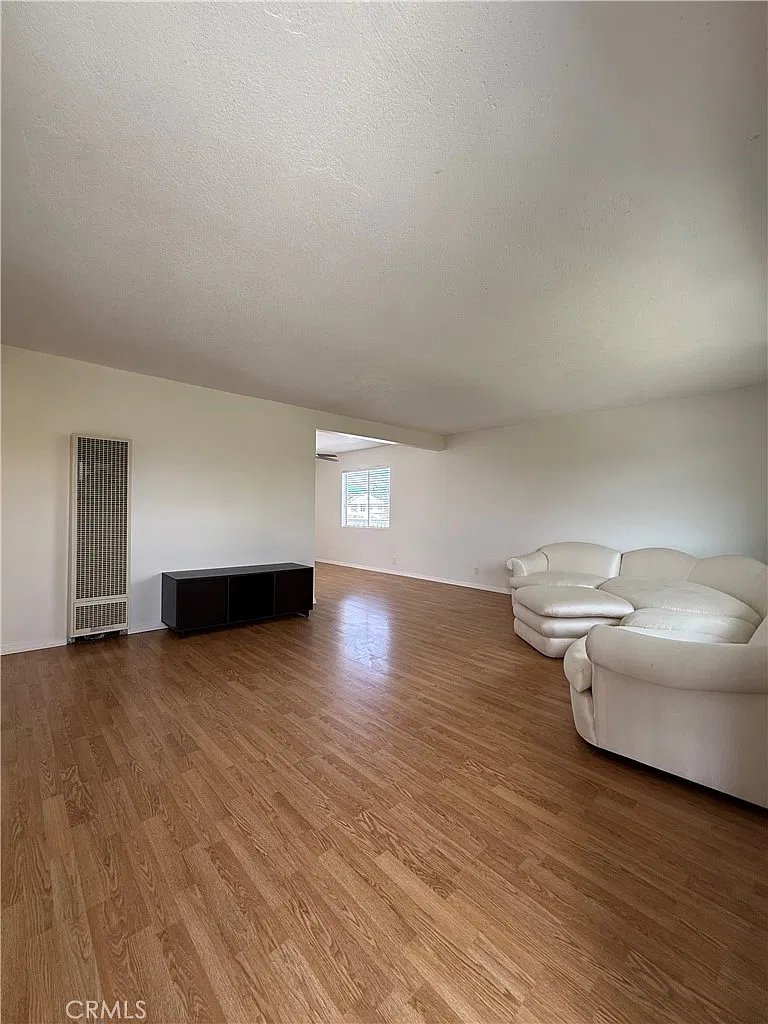 2 bed, 1000 sqft, $3,450 — Photo 2